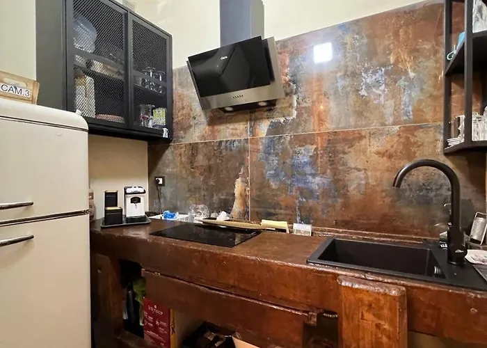 A Due Passi Da Φόρμια